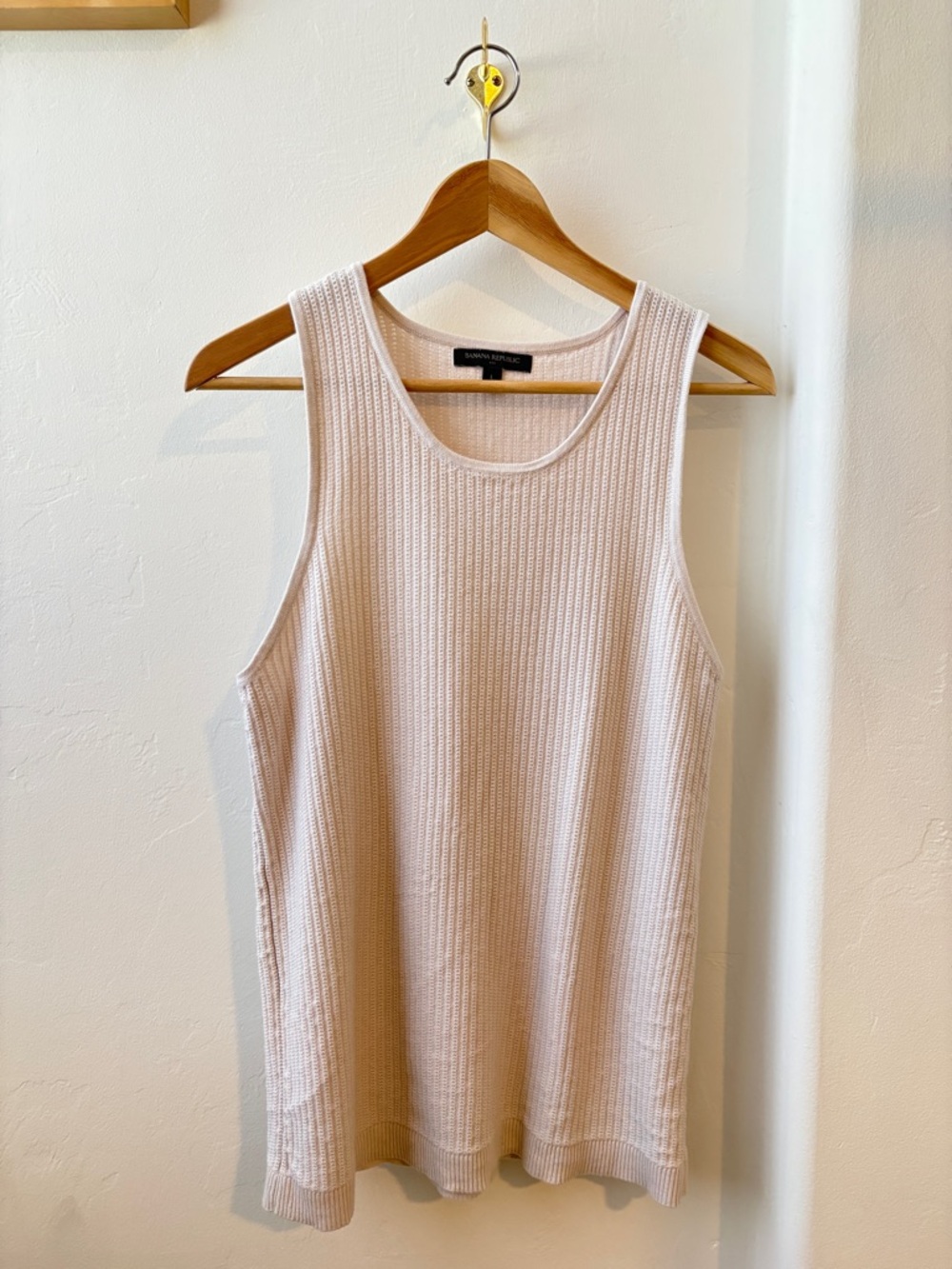 Banana Republic Off-White Ribbed Knit Tank Top Size Large Scoop Neck